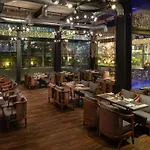 Hotel Movenpick Living West 5*