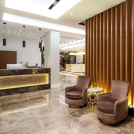 Hotel Movenpick Living West