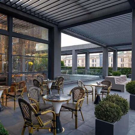 Hotel Movenpick Living West