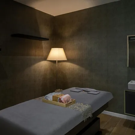 מלון Movenpick Living West