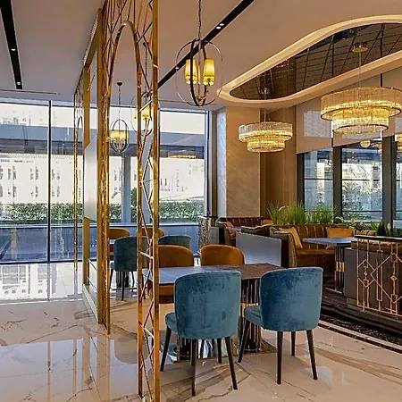 Hotel Movenpick Living West