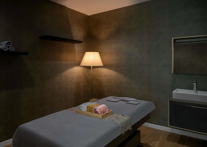 Movenpick Living West 5*