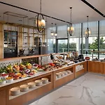 Hotel Movenpick Living West