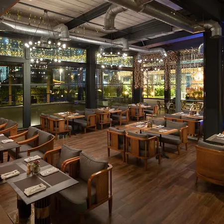 Ξενοδοχείο Movenpick Living West
